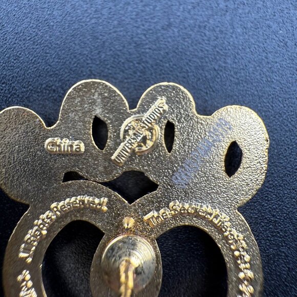 Universal Studios The Secret Life Of Pets 2018 Metal Heart Paw Enamel Pin Badge - Picture 4 of 6